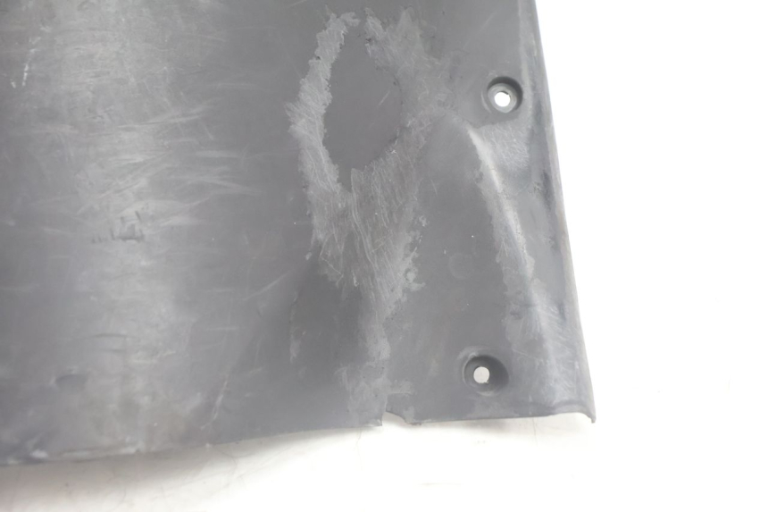 photo de TAPA FRONTAL INTERIOR YAMAHA NEO'S NEOS 2T 50 (1998 - 2007) - Detalles de los puntos de fijación