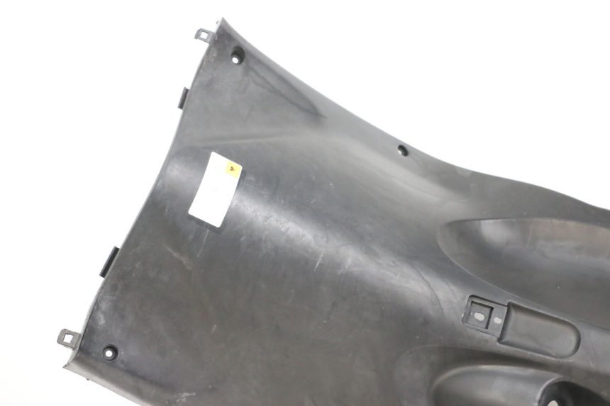 photo de TAPA FRONTAL INTERIOR MBK OVETTO ONE 2T 50 (2013 - 2017) - Detalles de los puntos de fijación