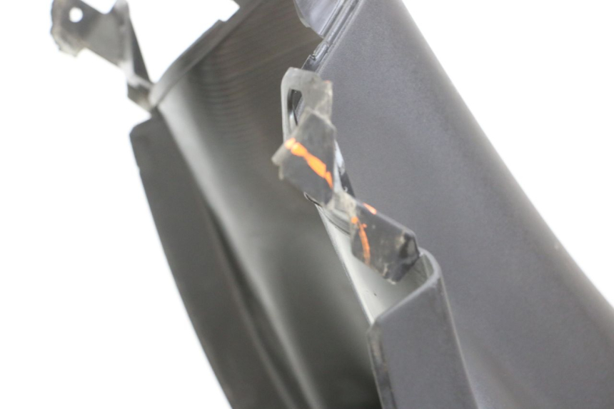 photo de TAPA FRONTAL INTERIOR PEUGEOT ELYSTAR 125 (2002 - 2007) - Detalles de los puntos de fijación