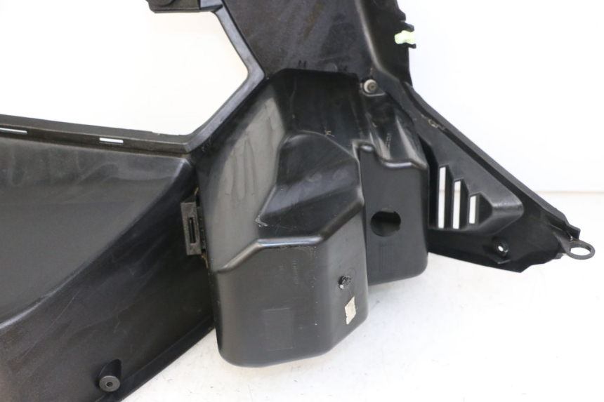 photo de PANEL INTERIOR PEUGEOT SATELIS COMPRESSOR K15 125 (2006 - 2009) - Detalles de los puntos de fijación