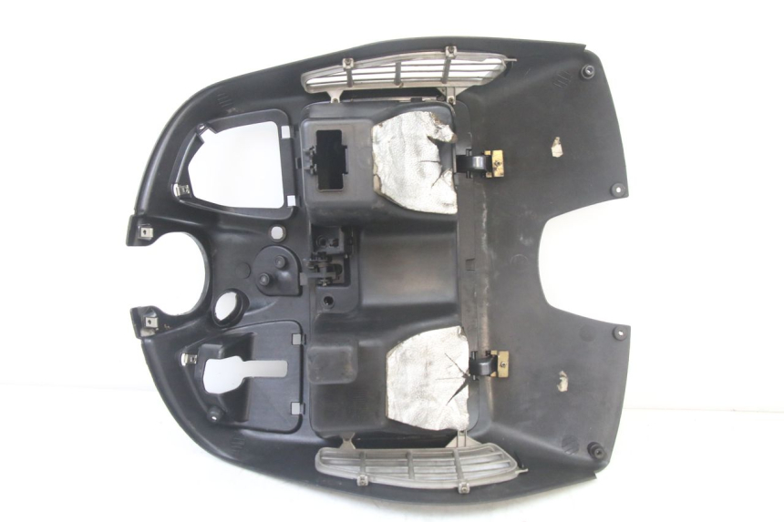 photo de TAPA FRONTAL INTERIOR PIAGGIO VESPA GRANTURISMO 125 (2003 - 2007) - Primer plano de alta resolución
