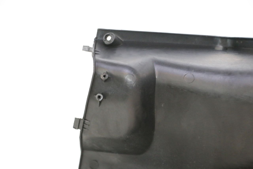 photo de TAPA FRONTAL INTERIOR ORCAL RAPTOR 50 (2015 - 2021) - Detalles de los puntos de fijación