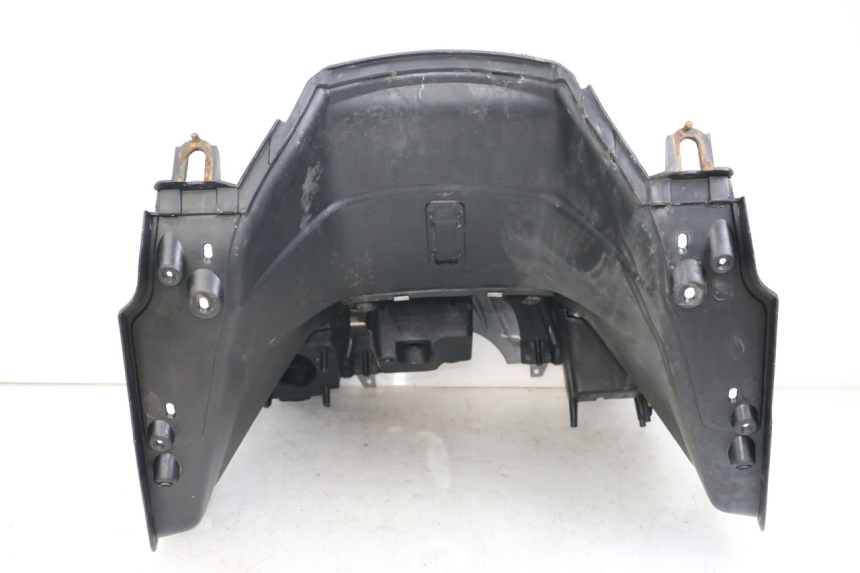 photo de TAPA FRONTAL INTERIOR DAELIM S3 125 (2010 - 2017) - Primer plano técnico