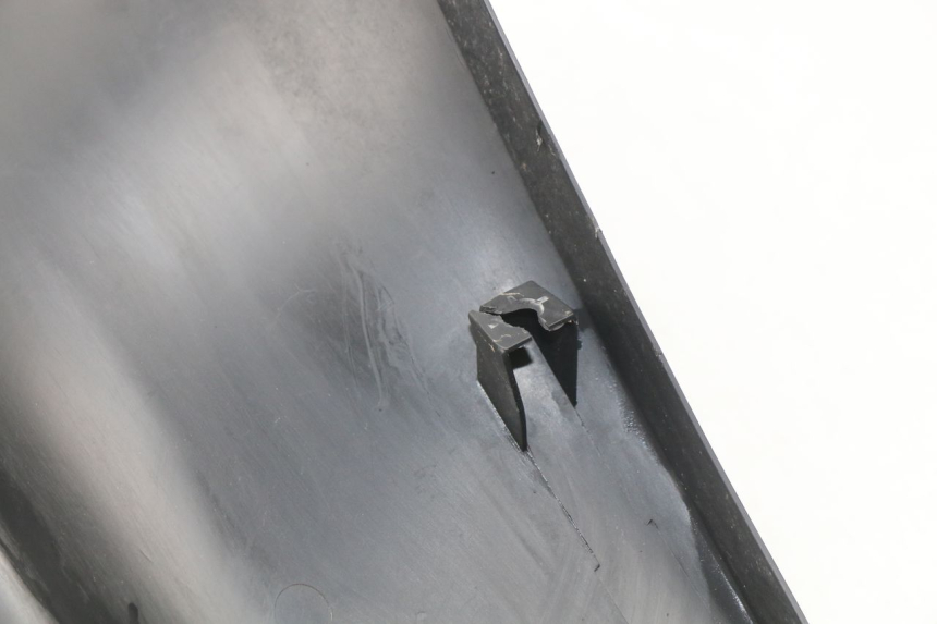 photo de TAPA FRONTAL INTERIOR DAELIM S4 50 (2010 - 2015) - Primer plano técnico