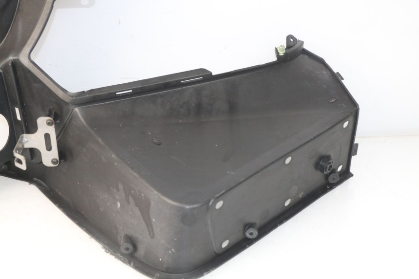 photo de TAPA FRONTAL INTERIOR PEUGEOT SATELIS 500 (2007 - 2013) - Características distintivas
