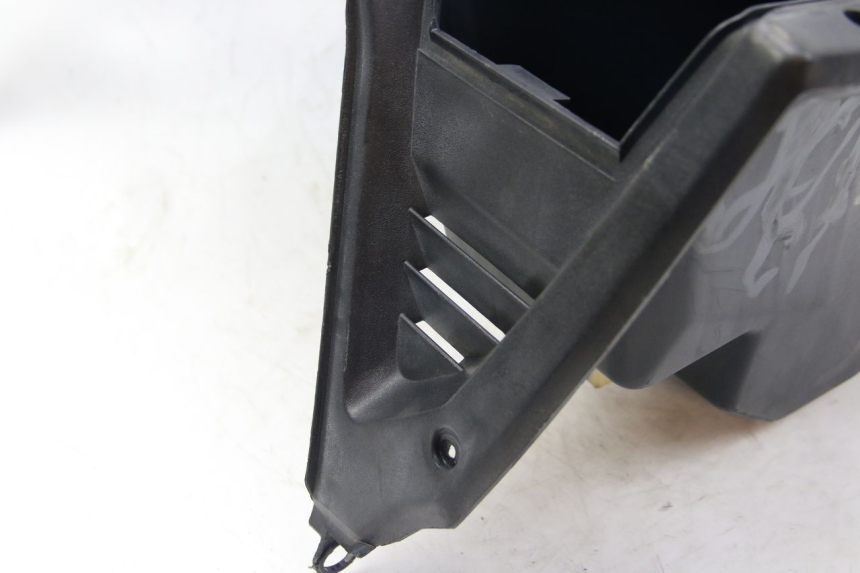 photo de PANEL INTERIOR PEUGEOT SATELIS 125 (2006 - 2009) - Primer plano de alta resolución