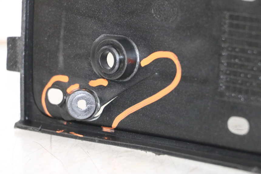 photo de PANEL INTERIOR PEUGEOT SATELIS 125 (2010 - 2012) - Otra vista del artículo