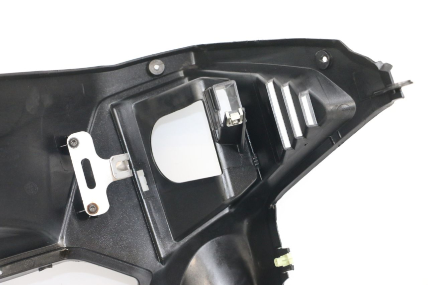 photo de PANEL INTERIOR PEUGEOT SATELIS 125 (2010 - 2012) - Zoom sobre los componentes