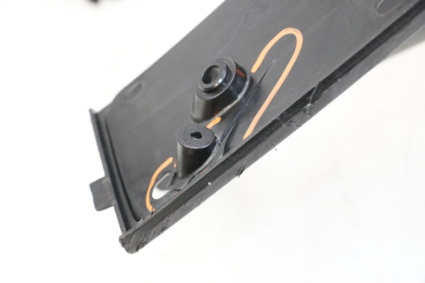 photo de PANEL INTERIOR PEUGEOT SATELIS 125 (2010 - 2012) - Estado de la superficie y material