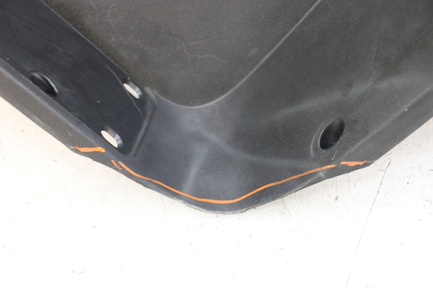 photo de PANEL INTERIOR PEUGEOT SATELIS 125 (2006 - 2009) - Zoom sobre los componentes