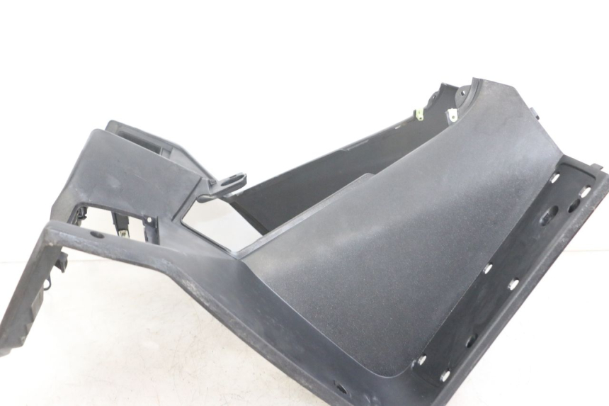 photo de PANEL INTERIOR PEUGEOT SATELIS 125 (2006 - 2009) - Detalles de los puntos de fijación