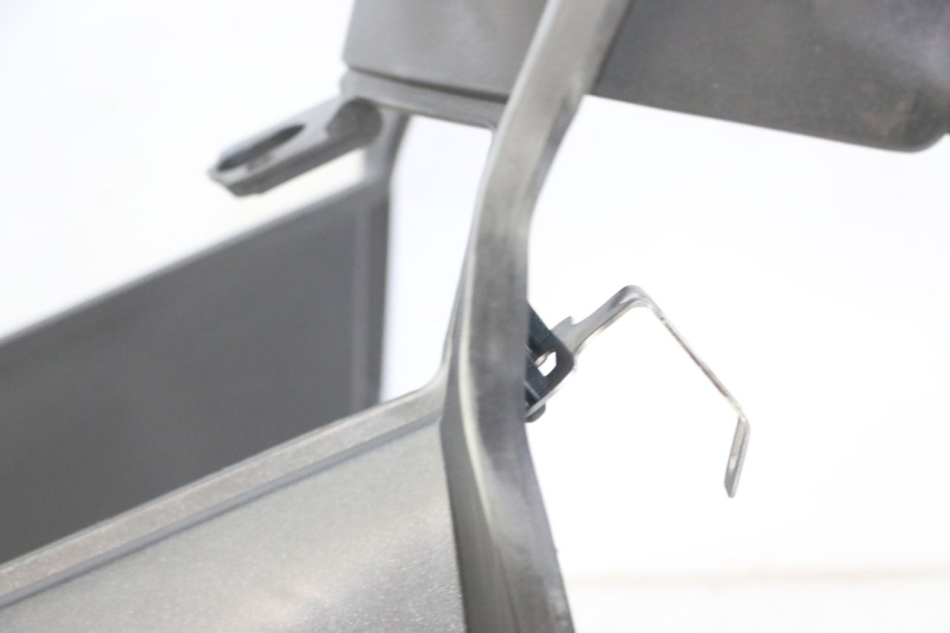 photo de TAPA FRONTAL INTERIOR PEUGEOT SATELIS 125 (2013 - 2018) - Primer plano técnico