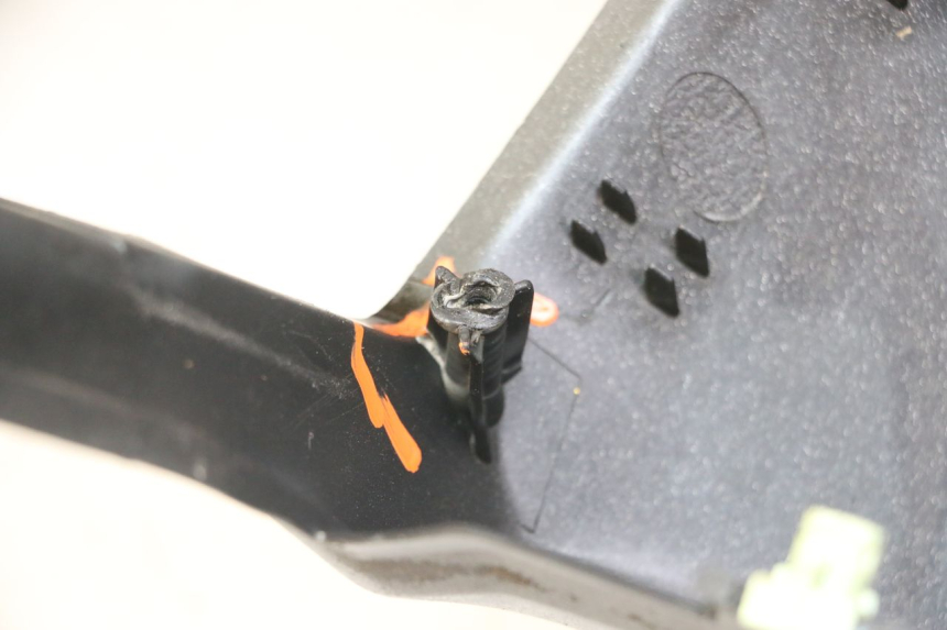 photo de TAPA FRONTAL INTERIOR PEUGEOT SATELIS 125 (2013 - 2018) - Estado de la superficie y material