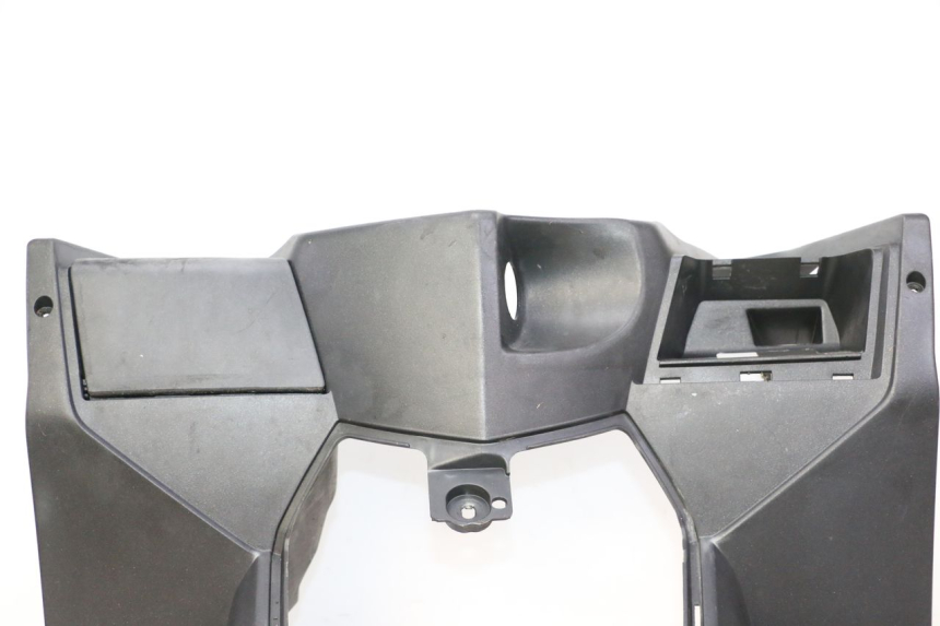 photo de TAPA FRONTAL INTERIOR PEUGEOT SATELIS 125 (2013 - 2018) - Perfil de la pieza de repuesto