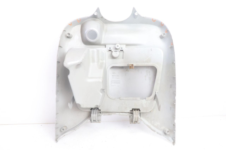 photo de TAPA FRONTAL INTERIOR APRILIA SCARABEO GT 125 (1999 - 2007) - Detalles de los puntos de fijación
