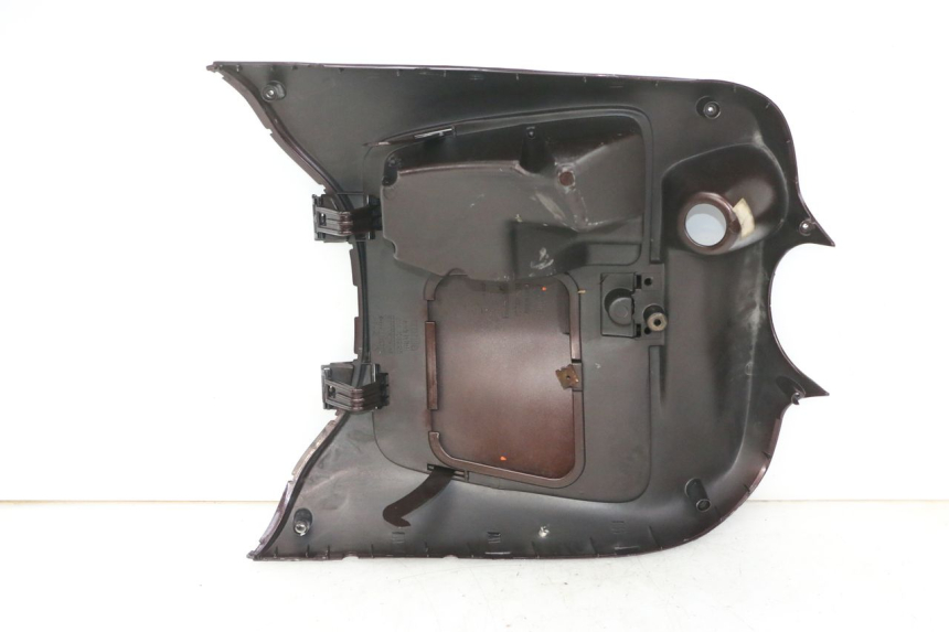 photo de TAPA FRONTAL INTERIOR APRILIA SCARABEO GT TOURING 125 (1999 - 2005) - Primer plano técnico