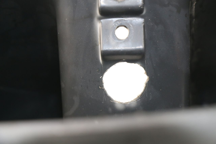 photo de TAPA FRONTAL INTERIOR HONDA SJ BALI 50 (1996 - 1999) - Detalle de la pieza