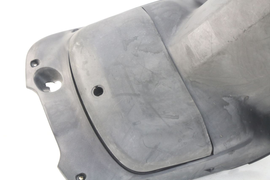 photo de TAPA FRONTAL INTERIOR HONDA SJ BALI 50 (1996 - 1999) - Primer plano de alta resolución