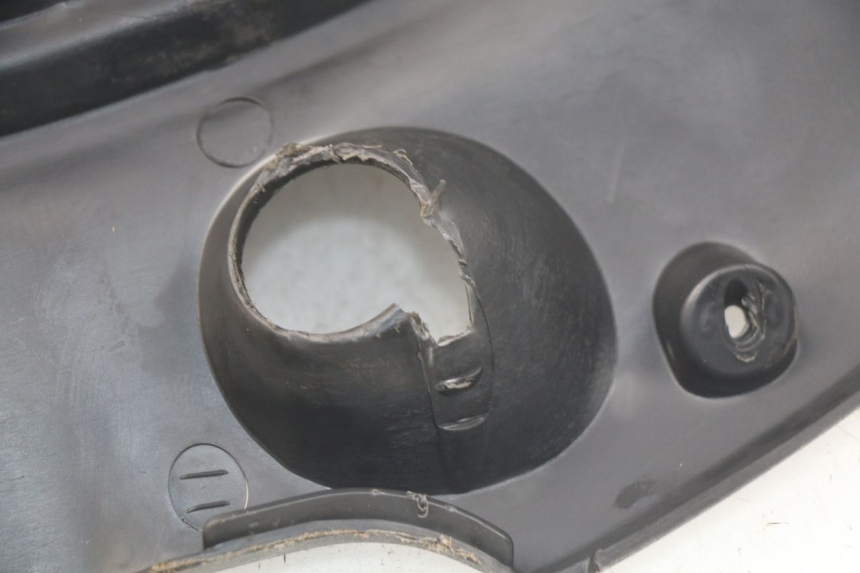 photo de TAPA FRONTAL INTERIOR HONDA SJ BALI 50 (1996 - 1999) - Otra perspectiva