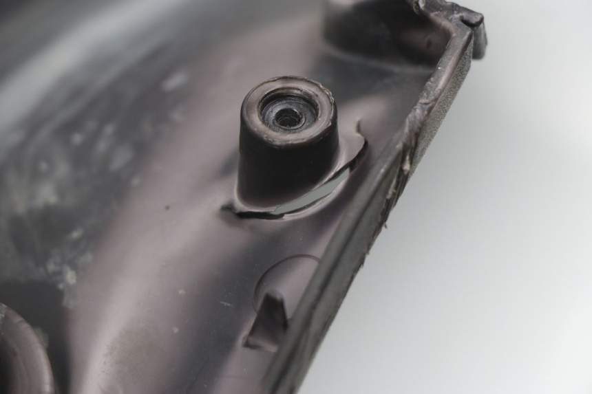 photo de TAPA FRONTAL INTERIOR APRILIA SPORT CITY SPORTCITY 125 (2005 - 2008) - Detalle de la pieza