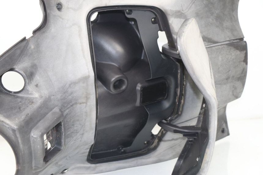 photo de TAPA FRONTAL INTERIOR APRILIA SPORT CITY SPORTCITY 125 (2005 - 2008) - Foto de producto adicional