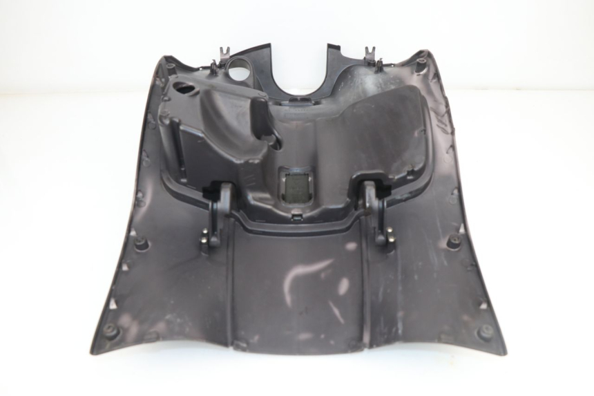 photo de TAPA FRONTAL INTERIOR APRILIA SPORT CITY SPORTCITY 125 (2005 - 2008) - Detalles de los puntos de fijación