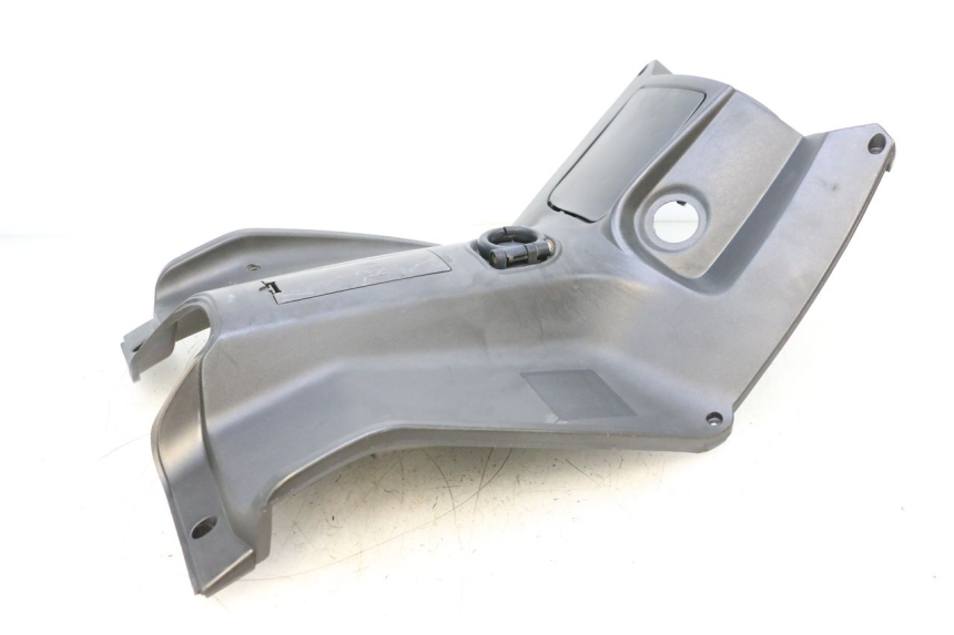 photo de TAPA FRONTAL INTERIOR APRILIA SR MOTARD 50 (2012 - 2018) - Detalle de la pieza