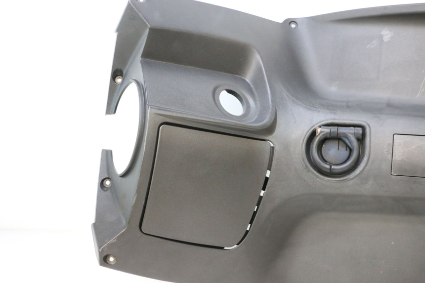 photo de TAPA FRONTAL INTERIOR APRILIA SR MOTARD 50 (2012 - 2018) - Características distintivas