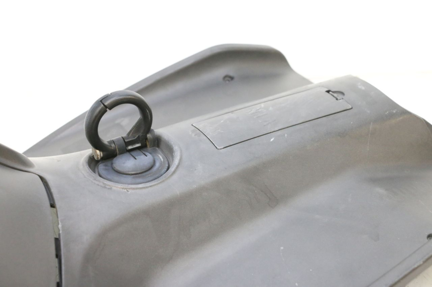 photo de TAPA FRONTAL INTERIOR APRILIA SR MOTARD 50 (2012 - 2018) - Primer plano técnico