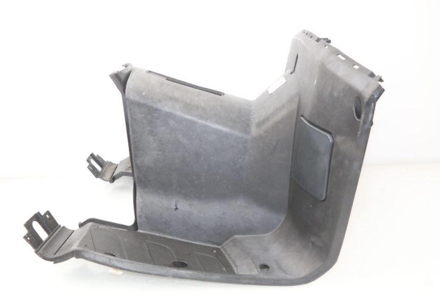 photo de TAPA FRONTAL INTERIOR RAZZO STEED 125 (2012 - 2018) - Primer plano técnico