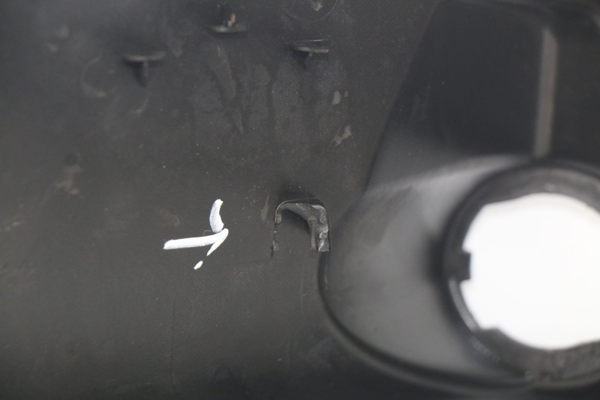 photo de PANEL INTERIOR PEUGEOT STREETZONE 4T 50 (2018 - 2023) - Detalles de los puntos de fijación