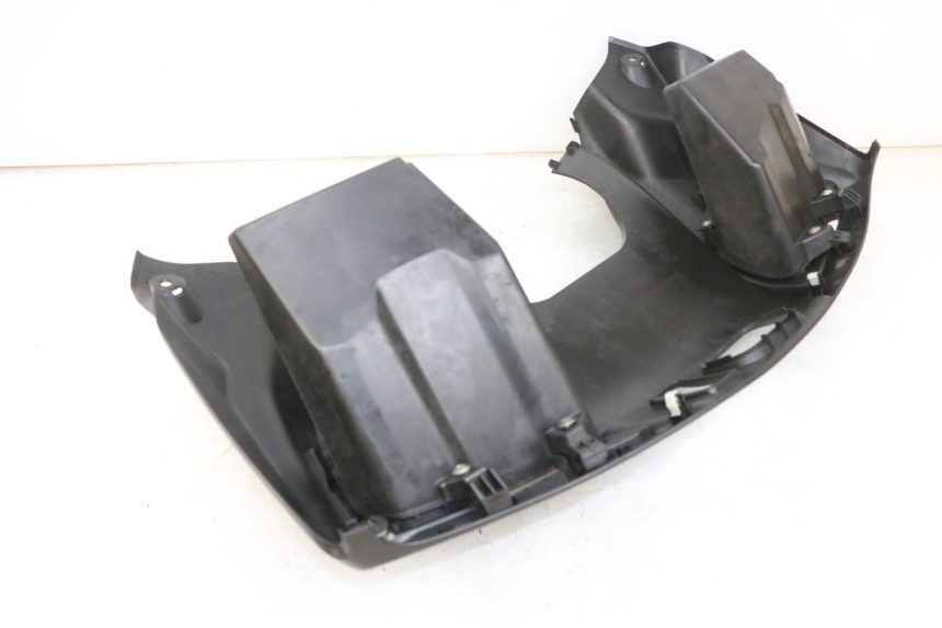photo de TAPA FRONTAL SUPERIOR SUZUKI BURGMAN 650 (2013 - 2020) - Detalle de la pieza