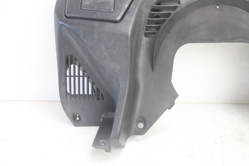 photo de TAPA FRONTAL SUPERIOR SUZUKI BURGMAN EXECUTIVE ABS 650 (2006 - 2012) - Zoom estado de uso