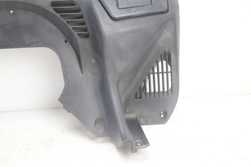 photo de TAPA FRONTAL SUPERIOR SUZUKI BURGMAN EXECUTIVE ABS 650 (2006 - 2012) - Primer plano técnico