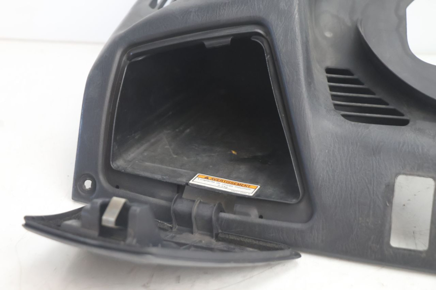 photo de TAPA FRONTAL SUPERIOR SUZUKI BURGMAN EXECUTIVE ABS 650 (2006 - 2012) - Detalles de los puntos de fijación