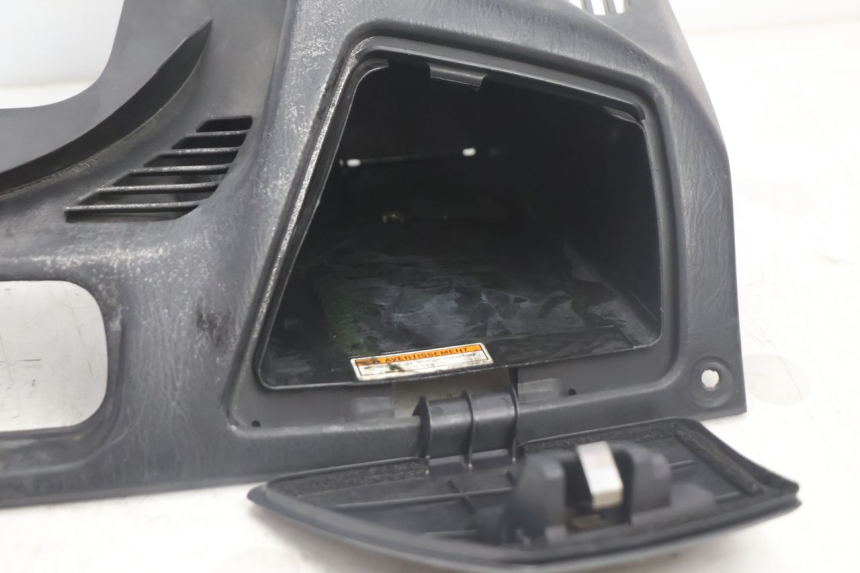 photo de TAPA FRONTAL SUPERIOR SUZUKI BURGMAN EXECUTIVE ABS 650 (2006 - 2012) - Estado de la superficie y material
