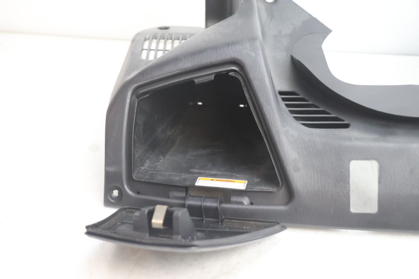photo de TAPA FRONTAL SUPERIOR SUZUKI BURGMAN EXECUTIVE ABS 650 (2006 - 2012) - Otra perspectiva