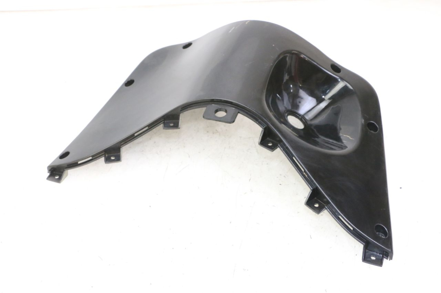 photo de TAPA FRONTAL SUPERIOR DAELIM BESBI 125 (2007 - 2008) - Primer plano técnico