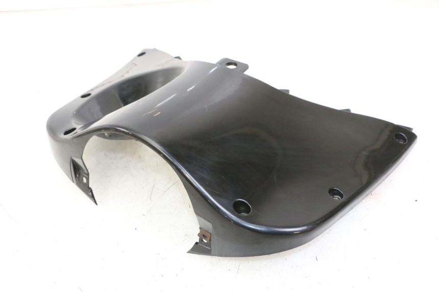 photo de TAPA FRONTAL SUPERIOR DAELIM BESBI 125 (2007 - 2008) - Detalles de los puntos de fijación