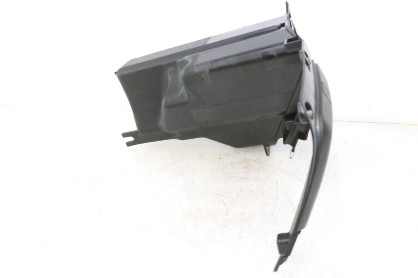 photo de TAPA FRONTAL SUPERIOR HONDA FJS SILVER WING SILVERWING 400 (2005 - 2008) - Primer plano técnico