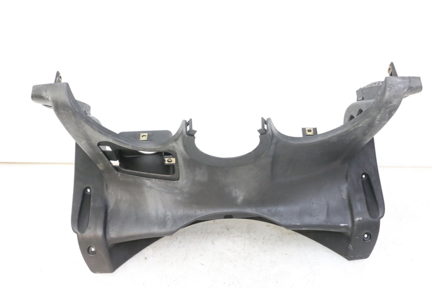 photo de TAPA FRONTAL SUPERIOR KYMCO GRAND DINK 125 (2008 - 2014) - Primer plano técnico