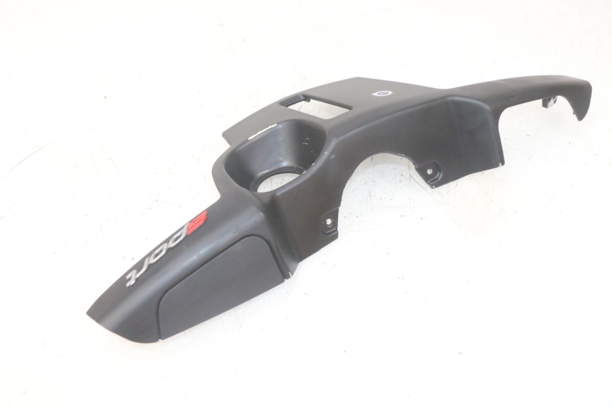 photo de TAPA FRONTAL SUPERIOR PIAGGIO MP3 HPE 300 (2019 - 2026) - Primer plano técnico