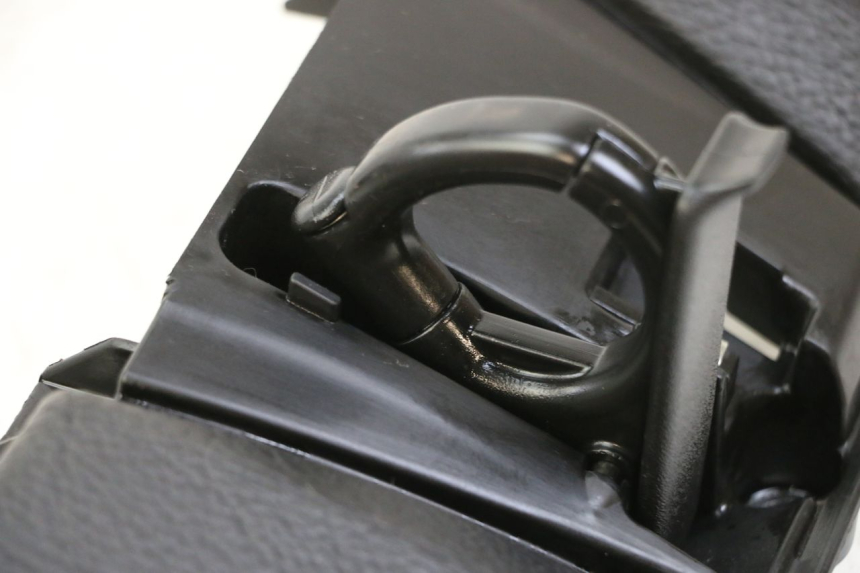 photo de PANEL INTERIOR SUPERIOR PIAGGIO MP3 500 (2014 - 2017) - Primer plano técnico