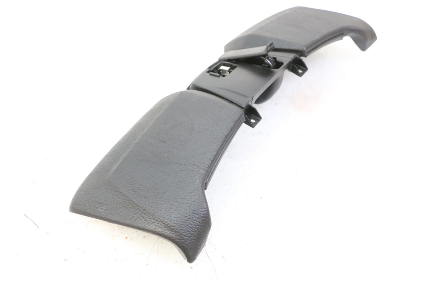 photo de PANEL INTERIOR SUPERIOR PIAGGIO MP3 500 (2014 - 2017) - Detalles de los puntos de fijación