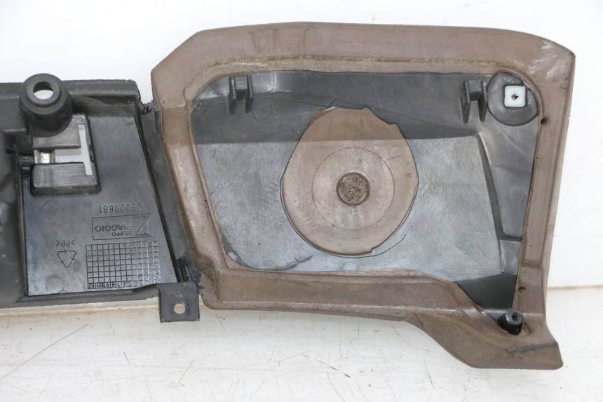 photo de PANEL INTERIOR SUPERIOR PIAGGIO MP3 500 (2014 - 2017) - Vista general del producto