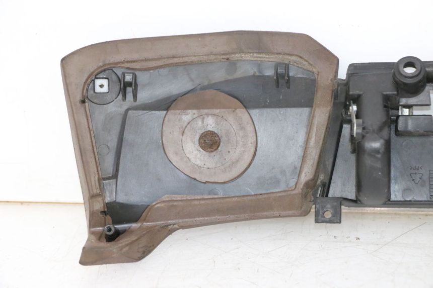 photo de PANEL INTERIOR SUPERIOR PIAGGIO MP3 500 (2014 - 2017) - Detalles de los puntos de fijación