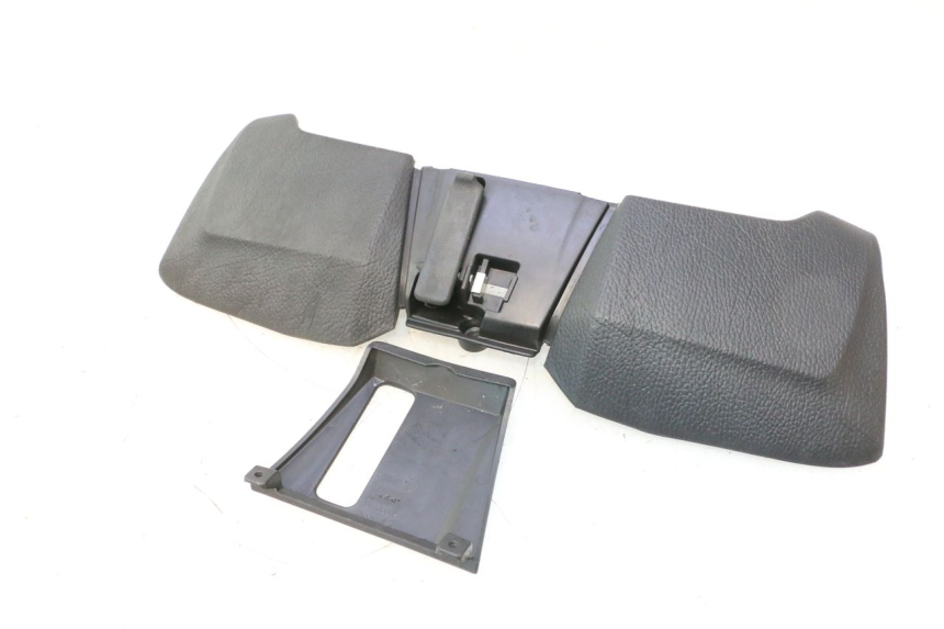 photo de TAPA FRONTAL SUPERIOR PIAGGIO MP3 500 (2016 - 2018) - Detalle de la pieza