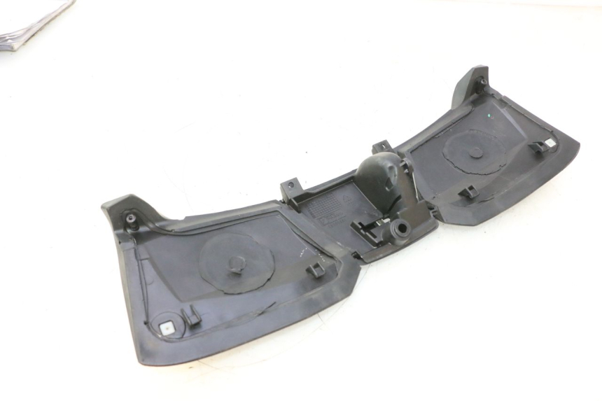 photo de TAPA FRONTAL SUPERIOR PIAGGIO MP3 500 (2016 - 2018) - Zoom estado de uso