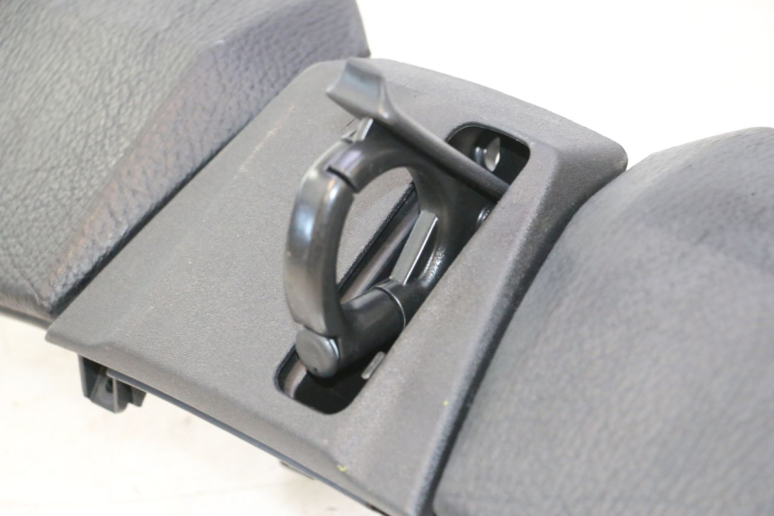 photo de TAPA FRONTAL SUPERIOR PIAGGIO MP3 500 (2016 - 2018) - Estado de la superficie y material