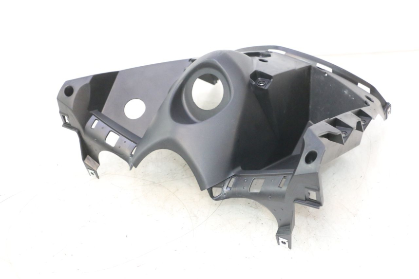 photo de TAPA FRONTAL SUPERIOR JM MOTORS R-MAX TECH 50 (2024 - 2026) - Detalles de los puntos de fijación